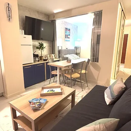 Apartment Vue Avec Piscine