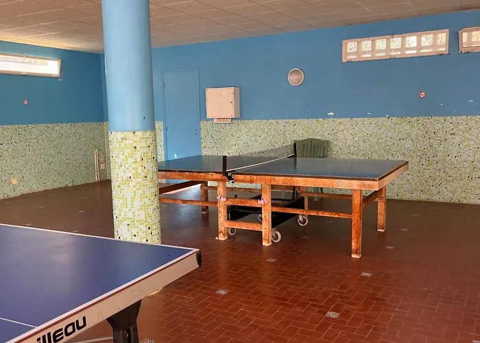 Vue Avec Piscine Et Parking Prive