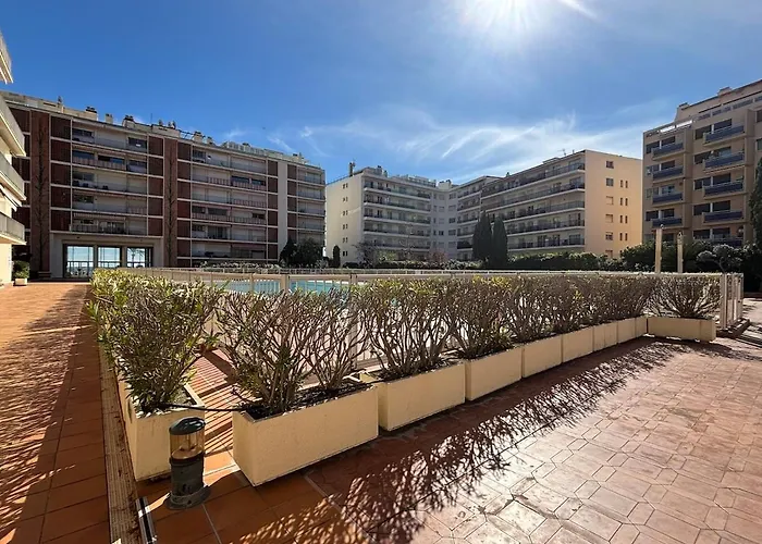 Vue Avec Piscine Et Parking Prive روكوبرُن كاب مارتي