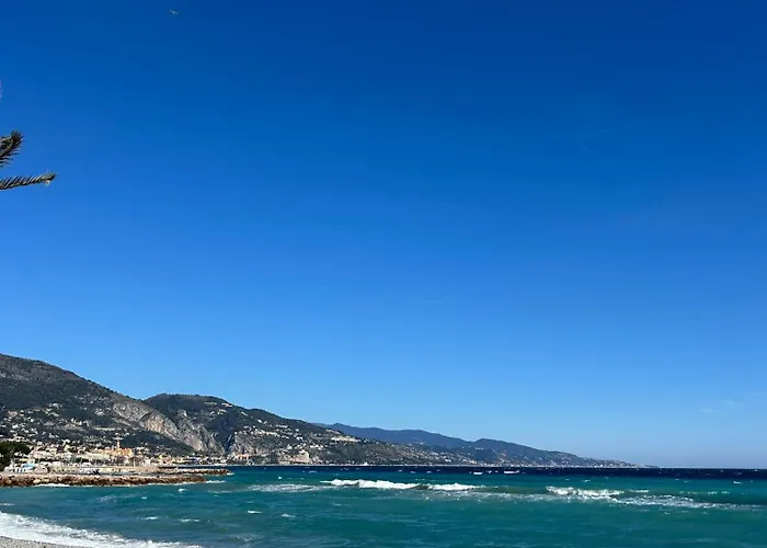 Vue Avec Piscine Et Parking Prive *